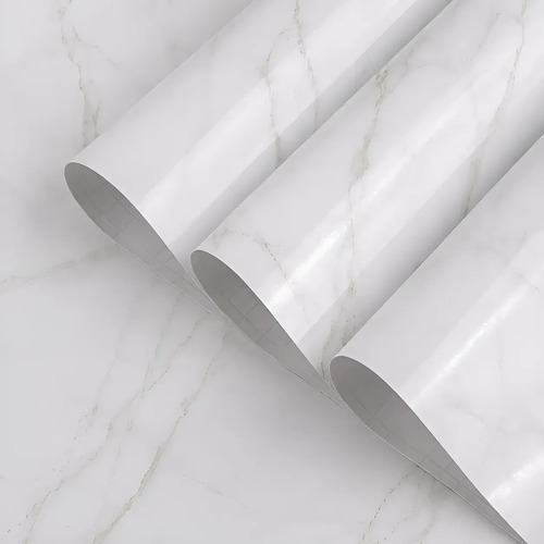 Tres rollos de papel adhesivo mármol blanco y gris sobre superficie de mármol