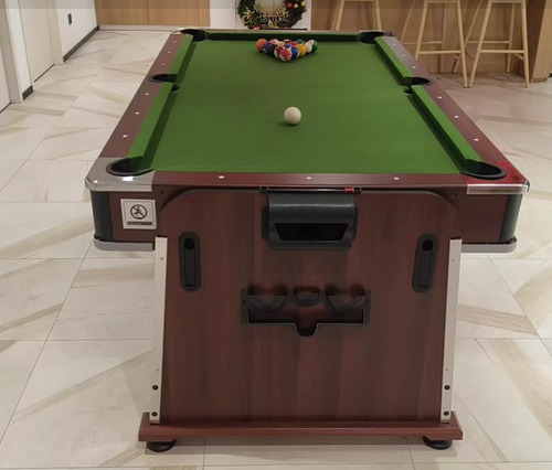 Mesa de pool billar 4 en 1 con paño verde y estructura de madera oscura, vista frontal